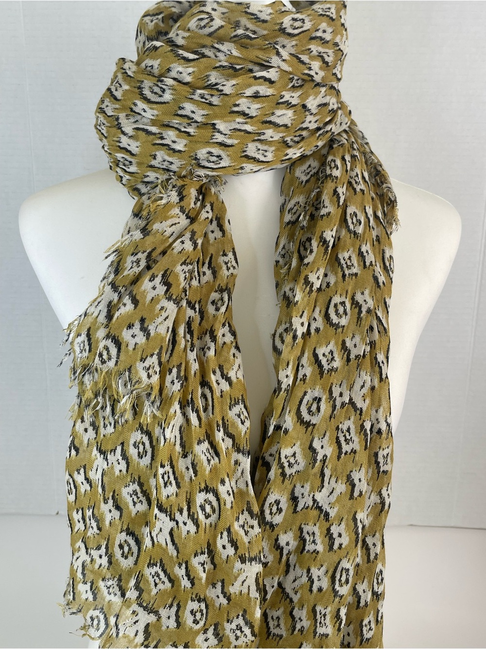 Louis Vuitton Moutard Monogram Etole Ikat Shawl - Picture 3 of 12